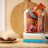 HERSHEY'S Halloween Chocolate Candy Bar Assorted Variety Pack (HERSHEY’S Milk Chocolate, HERSHEY’S Milk Chocolate Almond, KIT KAT, REESE’S Cups)